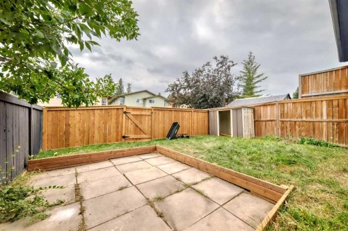 81 Bearberry Close Nw, Calgary, AB - Outdoor With Backyard
