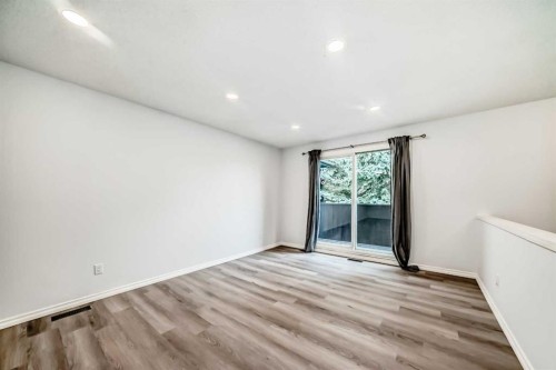 81 Bearberry Close Nw, Calgary, AB - Indoor Photo Showing Other Room