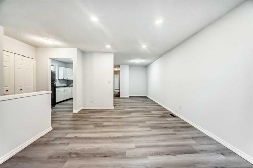 81 Bearberry Close Nw, Calgary, AB - Indoor Photo Showing Other Room