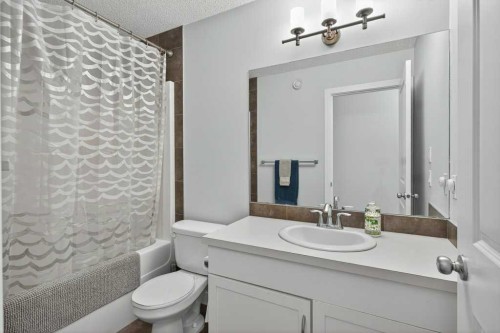 1091 Brightoncrest Green Se, Calgary, AB - Indoor Photo Showing Bathroom