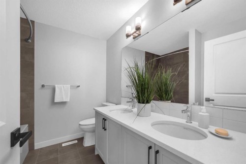 55 Amblehurst Link Nw, Calgary, AB - Indoor Photo Showing Bathroom