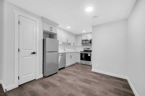 55 Amblehurst Link Nw, Calgary, AB - Indoor Photo Showing Kitchen