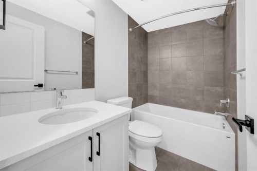 55 Amblehurst Link Nw, Calgary, AB - Indoor Photo Showing Bathroom
