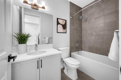 55 Amblehurst Link Nw, Calgary, AB - Indoor Photo Showing Bathroom