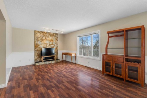 103 Riverside Way Se, Calgary, AB - Indoor Photo Showing Living Room
