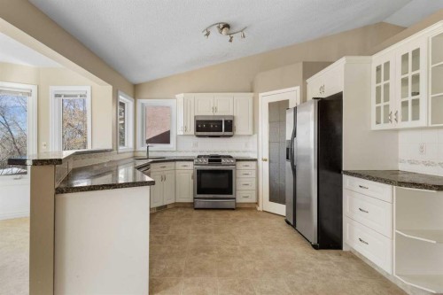 103 Riverside Way Se, Calgary, AB - Indoor Photo Showing Kitchen
