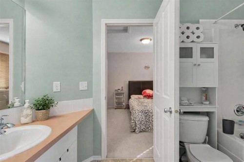 83 Luxstone Crescent Sw, Airdrie, AB - Indoor Photo Showing Bathroom