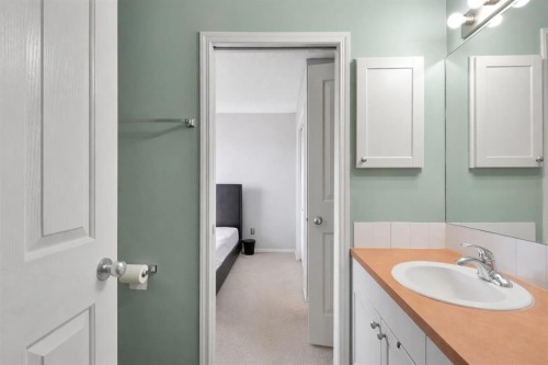 83 Luxstone Crescent Sw, Airdrie, AB - Indoor Photo Showing Bathroom