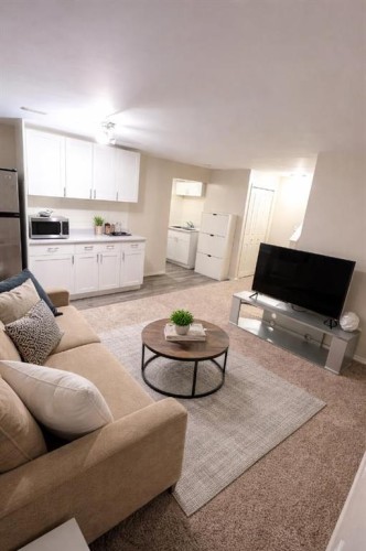 83 Luxstone Crescent Sw, Airdrie, AB - Indoor Photo Showing Living Room
