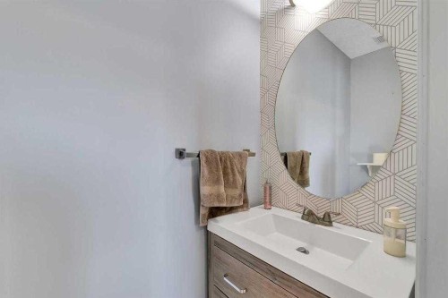 83 Luxstone Crescent Sw, Airdrie, AB - Indoor Photo Showing Bathroom