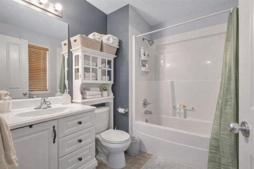 83 Luxstone Crescent Sw, Airdrie, AB - Indoor Photo Showing Bathroom