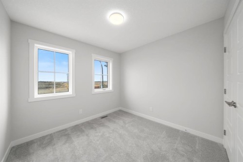 37 Sora Gate Se, Calgary, AB - Indoor Photo Showing Other Room