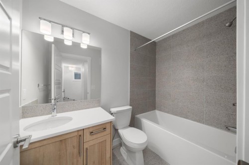 37 Sora Gate Se, Calgary, AB - Indoor Photo Showing Bathroom