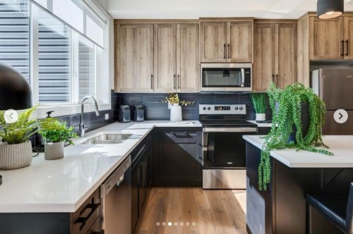 81 Sora Gate Se, Calgary, AB - Indoor Photo Showing Kitchen With Double Sink With Upgraded Kitchen