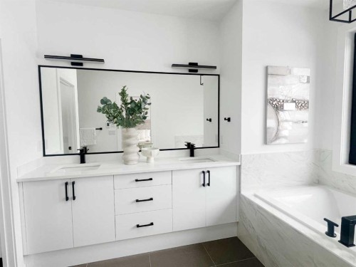 2107 Victoria Crescent Nw, Calgary, AB - Indoor Photo Showing Bathroom