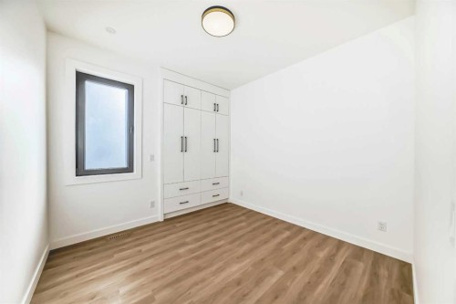 2107 Victoria Crescent Nw, Calgary, AB - Indoor Photo Showing Other Room