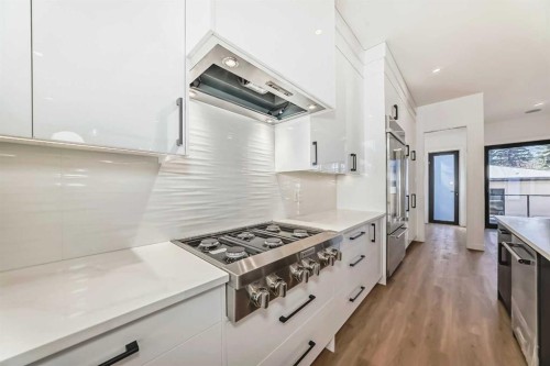 2107 Victoria Crescent Nw, Calgary, AB - Indoor Photo Showing Kitchen With Upgraded Kitchen