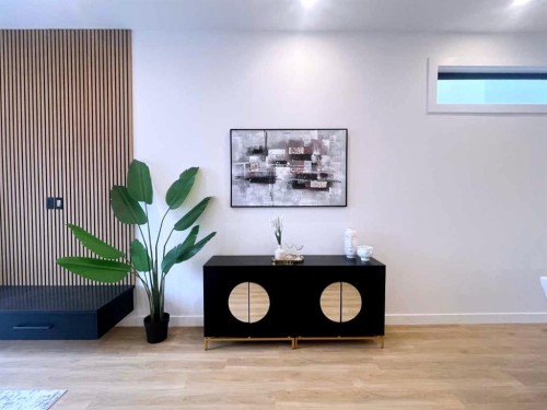 2107 Victoria Crescent Nw, Calgary, AB - Indoor Photo Showing Other Room