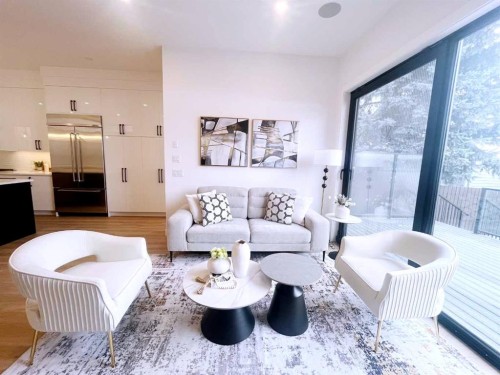 2107 Victoria Crescent Nw, Calgary, AB - Indoor Photo Showing Living Room