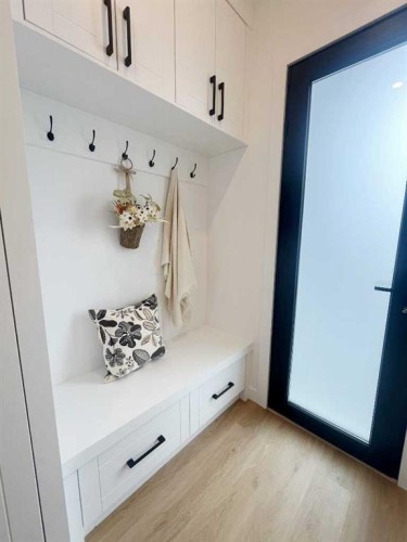 2107 Victoria Crescent Nw, Calgary, AB - Indoor Photo Showing Other Room