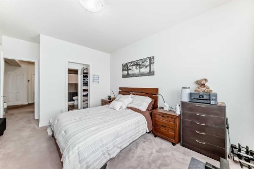 211-1005A Westmount Drive, Strathmore, AB - Indoor Photo Showing Bedroom