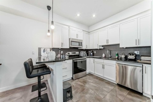 211-1005A Westmount Drive, Strathmore, AB - Indoor Photo Showing Kitchen