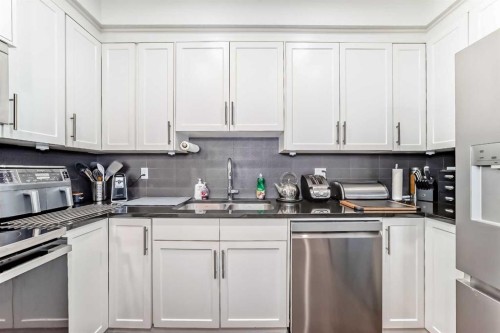 211-1005A Westmount Drive, Strathmore, AB - Indoor Photo Showing Kitchen