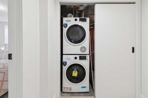 4547 Passchendaele Road Sw, Calgary, AB - Indoor Photo Showing Laundry Room