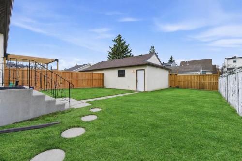 4547 Passchendaele Road Sw, Calgary, AB - Outdoor With Backyard