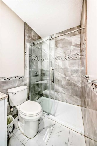 201 Aspenmere Way, Chestermere, AB - Indoor Photo Showing Bathroom