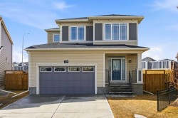 119 Carrington Circle NW Calgary, AB T3P 0Y4