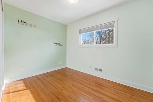 1 Thorncliffe Crescent Nw, Calgary, AB - Indoor Photo Showing Other Room