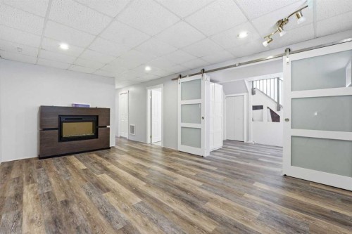 1 Thorncliffe Crescent Nw, Calgary, AB - Indoor