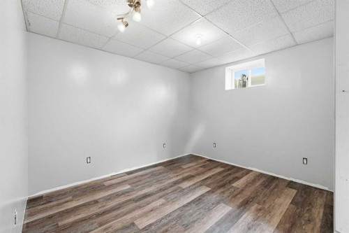 1 Thorncliffe Crescent Nw, Calgary, AB - Indoor Photo Showing Other Room