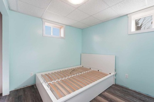 1 Thorncliffe Crescent Nw, Calgary, AB - Indoor Photo Showing Bedroom