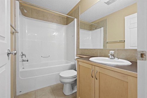 8318-70 Panamount Drive Nw, Calgary, AB - Indoor Photo Showing Bathroom