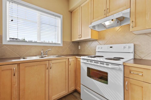 8318-70 Panamount Drive Nw, Calgary, AB - Indoor Photo Showing Kitchen With Double Sink