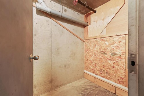 8318-70 Panamount Drive Nw, Calgary, AB - Indoor Photo Showing Other Room