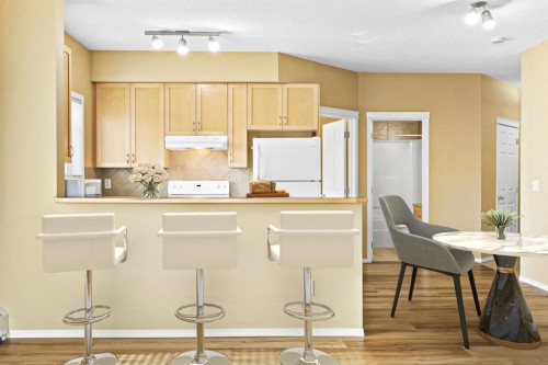 8318-70 Panamount Drive Nw, Calgary, AB - Indoor Photo Showing Kitchen