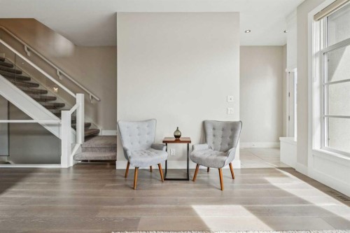 1104A Regent Crescent Ne, Calgary, AB - Indoor Photo Showing Other Room