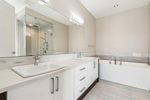 1104A Regent Crescent Ne, Calgary, AB - Indoor Photo Showing Bathroom