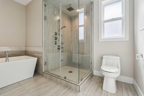 1104A Regent Crescent Ne, Calgary, AB - Indoor Photo Showing Bathroom