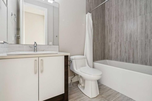 1104A Regent Crescent Ne, Calgary, AB - Indoor Photo Showing Bathroom