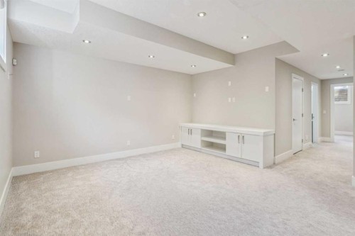 1104A Regent Crescent Ne, Calgary, AB - Indoor Photo Showing Other Room