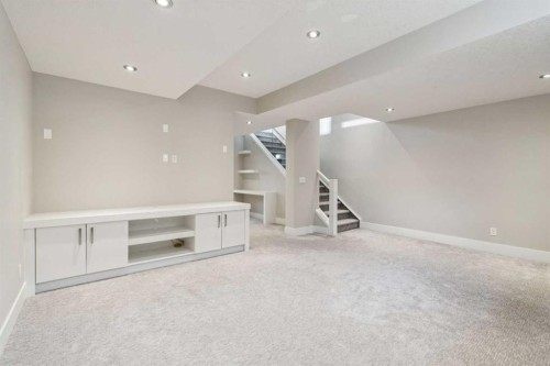 1104A Regent Crescent Ne, Calgary, AB - Indoor Photo Showing Other Room