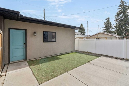 1104A Regent Crescent Ne, Calgary, AB - Outdoor