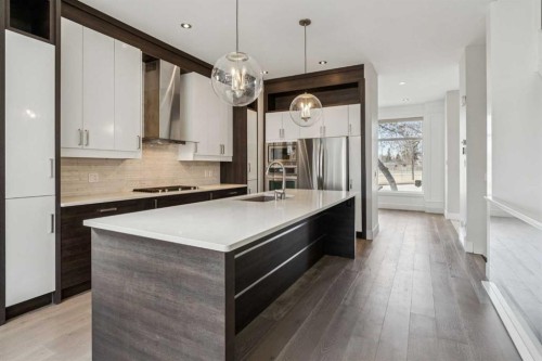 1104A Regent Crescent Ne, Calgary, AB - Indoor Photo Showing Kitchen With Upgraded Kitchen