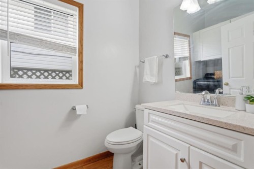 412 Sheep River Point, Okotoks, AB - Indoor Photo Showing Bathroom