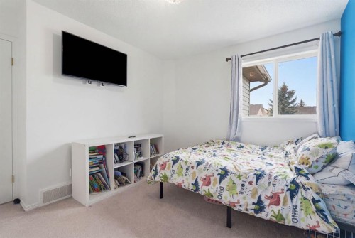 412 Sheep River Point, Okotoks, AB - Indoor Photo Showing Bedroom