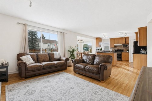 412 Sheep River Point, Okotoks, AB - Indoor Photo Showing Living Room